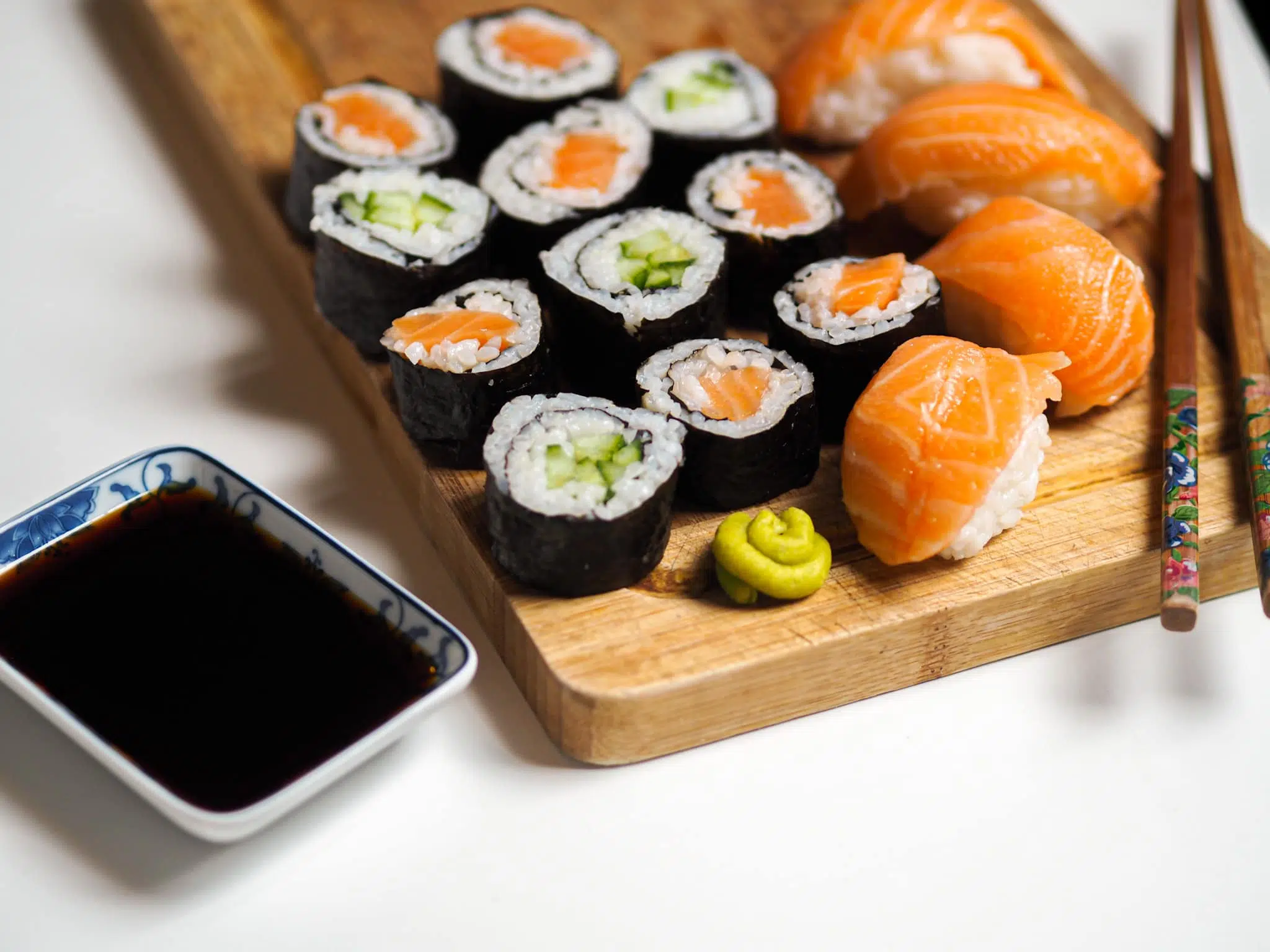 Recette low FODMAP Makis saumon concombre et sushis Recette low FODMAP Makis saumon concombre et sushis